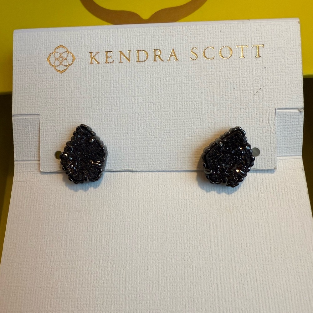 NWOT Kendra Scott Tessa in Gunmetal/Black Drusy